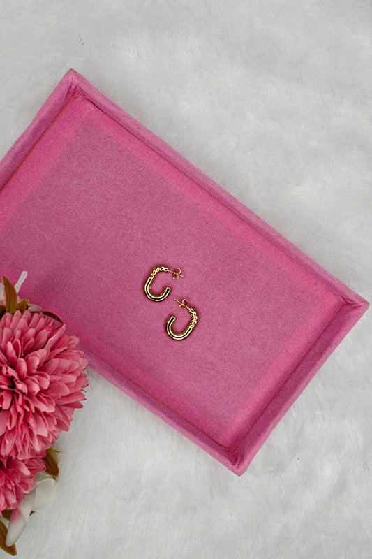 Elara Curve Gold Huggie